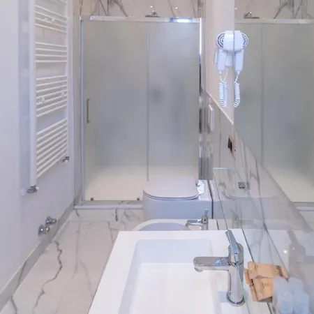 מלון Globo Suite-correnti 3*