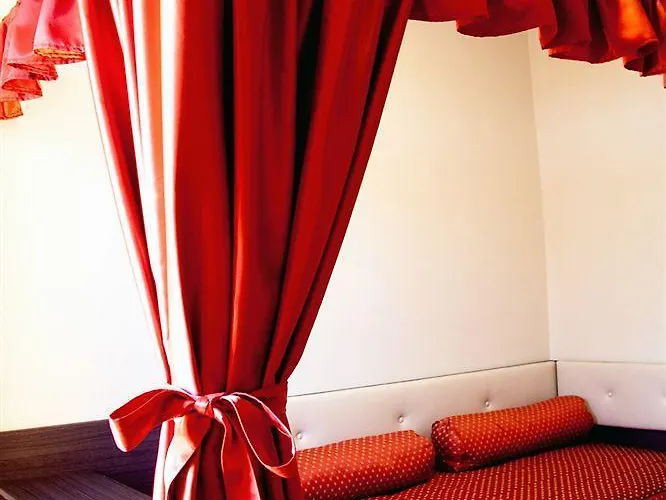 Szálloda Globo Suite-correnti 3*